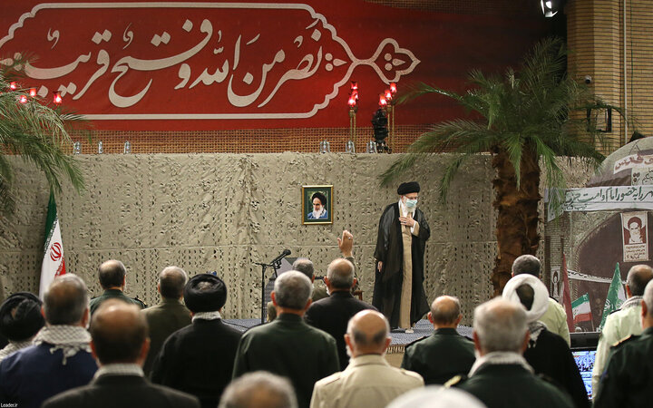 دیدار پیشکسوتان دفاع مقدس و خانواده‌های شهدا با رهبر معظم انقلاب