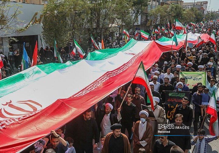 صدای رسای مردم ایران؛ ما زیر بار سختی‌ها و مشکلات قد خم نمی‌کنیم
