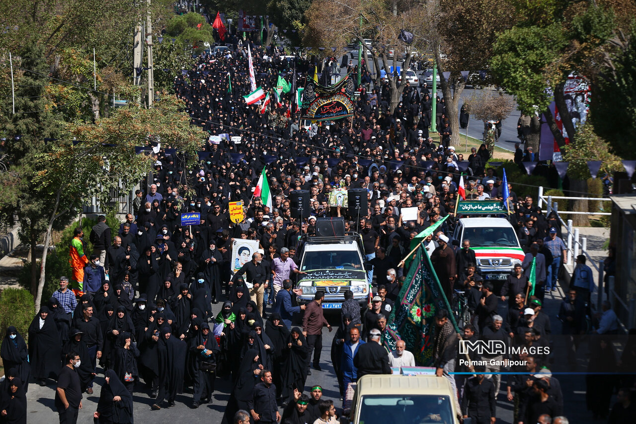 Huge crowds of people hold rallies in Tehran to denounce riots, acts of sacrilege