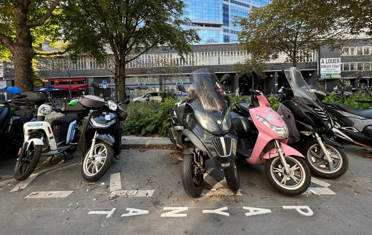 اعمال قانون پرداخت حق پارکینگ برای موتورسواران در پاریس
