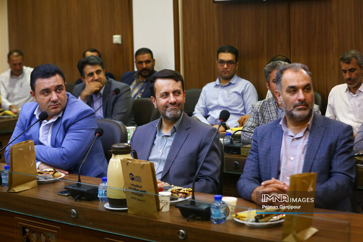 نشست مسئولان اداره کل بازرسی شهرداری اصفهان در مجتمع مطبوعاتی
