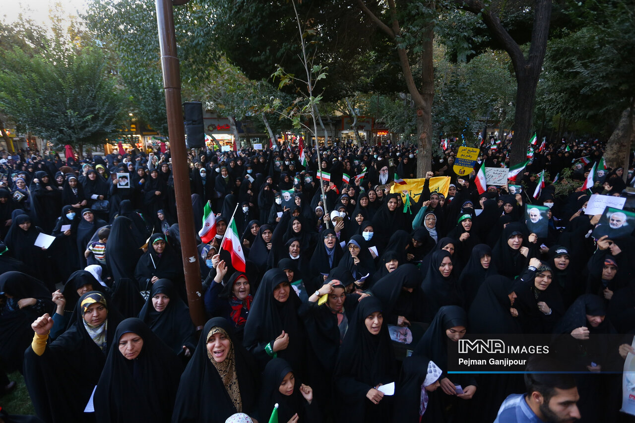 پایبندی زنان به انقلاب اسلامی ایران/ از زنان بدسرپرست و بی‌سرپرست حمایت شود