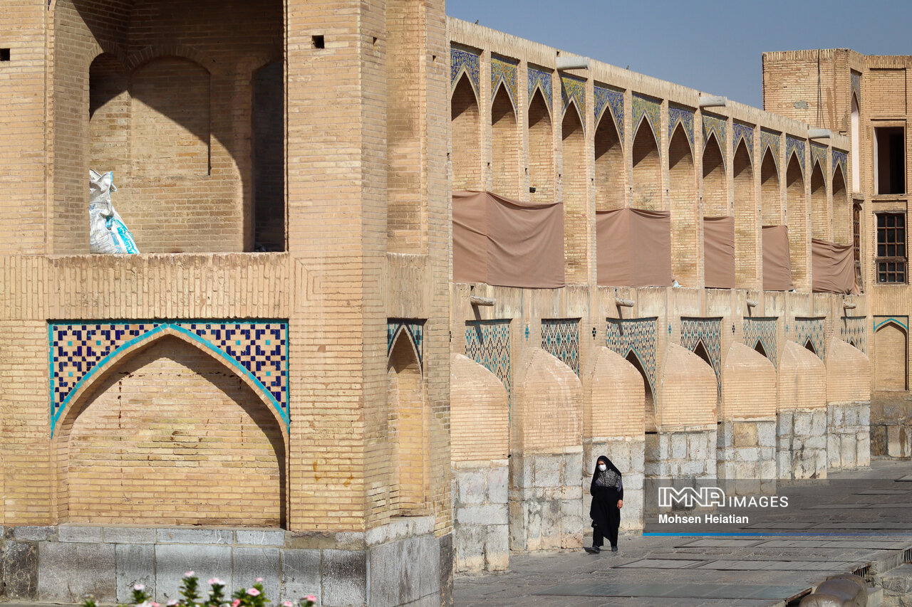 پایان عملیات نصب حفاظ‌های پل خواجو اصفهان