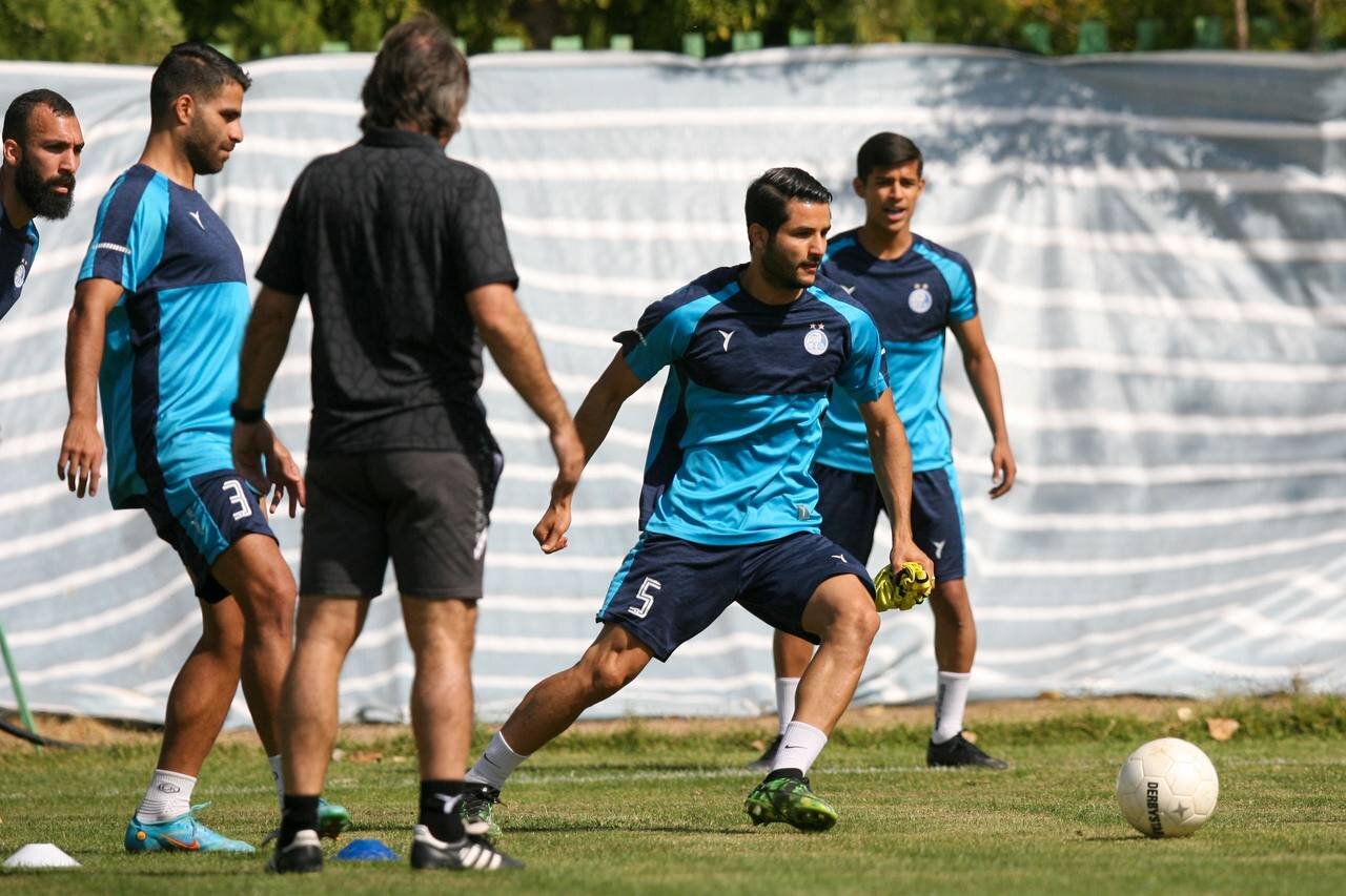 جای یک نفر روی نیمکت استقلال خالی است!+عکس