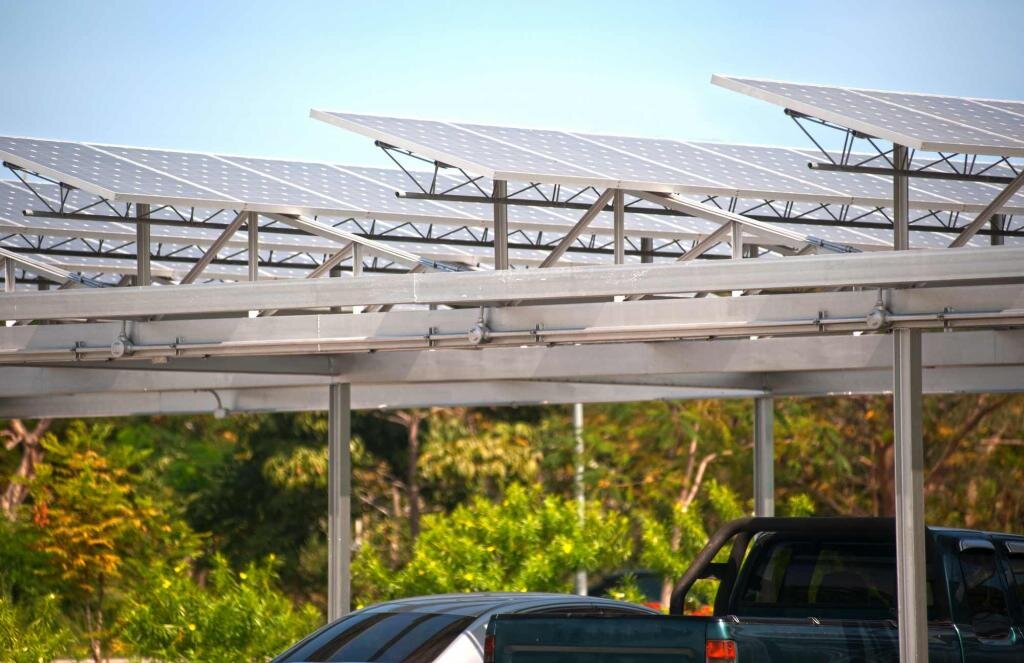 تبدیل سقف پارکینگ‌های روباز به نیروگاه‌های کوچک خورشیدی در اتریش