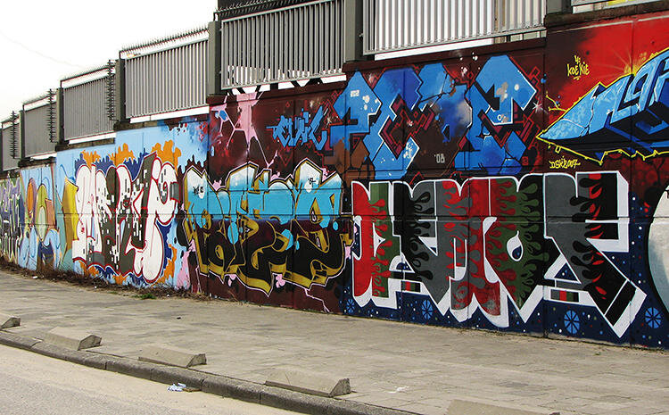 استفاده استراتژیک از رنگ در طراحی گرافیک محیطی