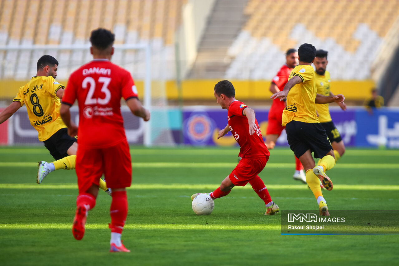 اصفهان میزبان یک فینال زود هنگام/ عملکرد آبیها و نکونام زیر ذرهبین