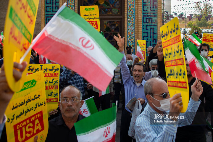 راهپیمائی مردم شیراز در محکومیت حادثه تروریستی شاهچراغ