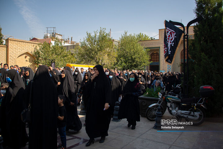 راهپیمائی مردم شیراز در محکومیت حادثه تروریستی شاهچراغ