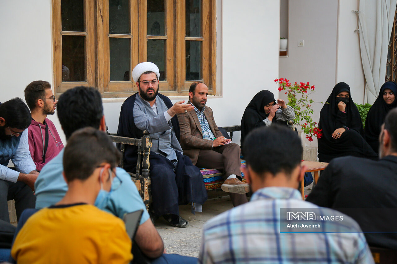 در دورهی «خبرنگاری کولهپشتی ایمنا» چه گذشت؟