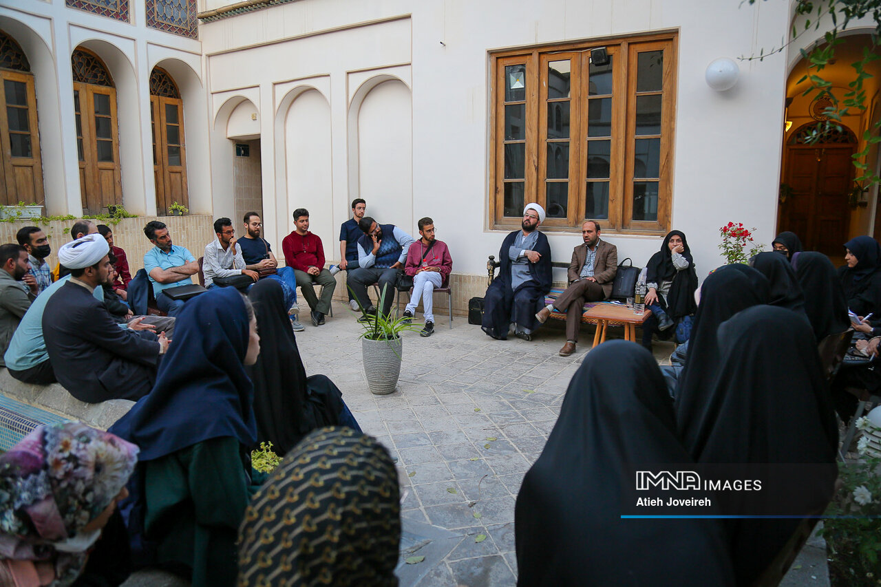 در دورهی «خبرنگاری کولهپشتی ایمنا» چه گذشت؟