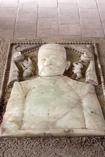 گنجینههای بر خاک افتاده