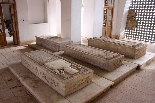 گنجینههای بر خاک افتاده