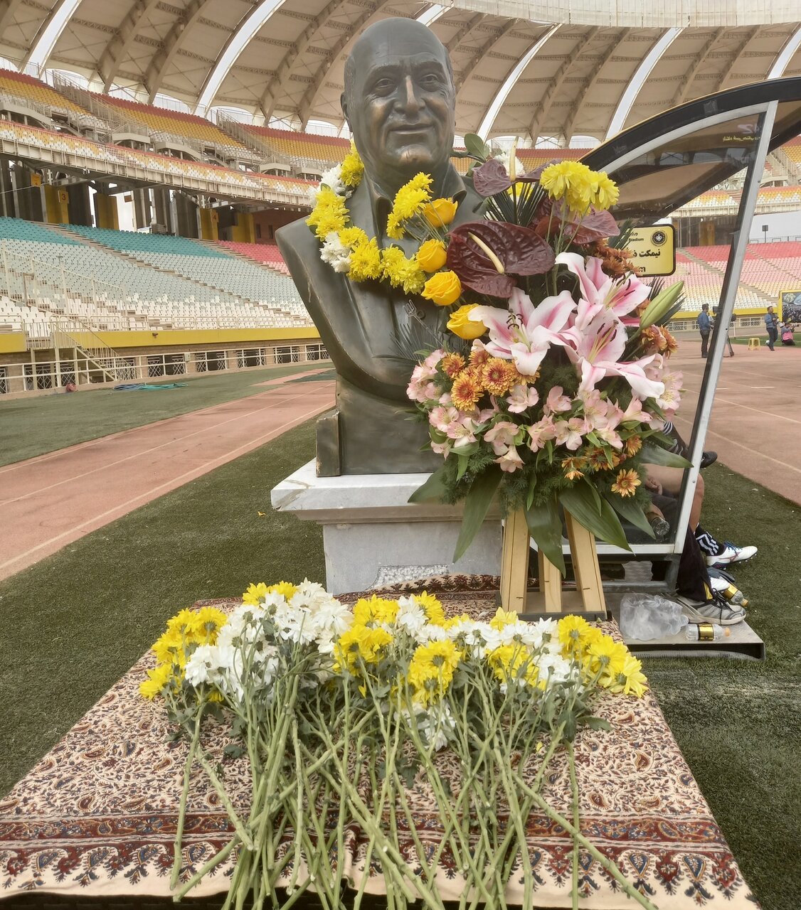 تقابل دوستانه پیشکسوتان سپاهان و شاگردان مرحوم یاوری بهسود طلاییپوشان