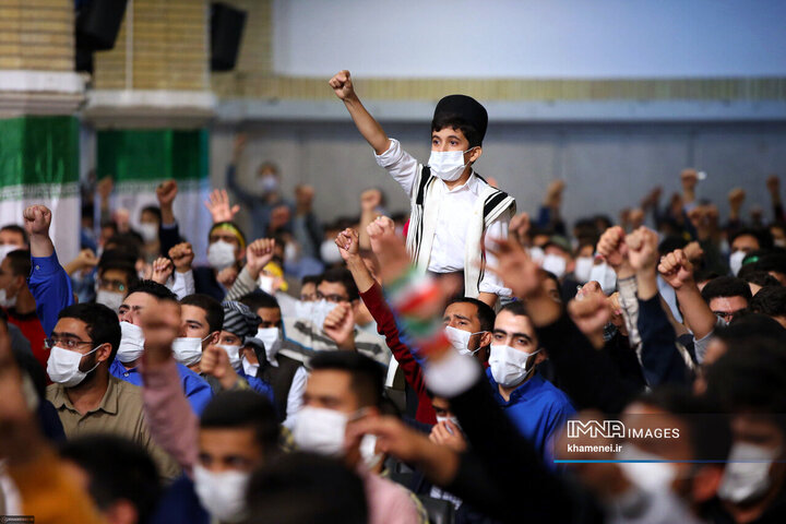دیدار دانش‌آموزان در آستانه ۱۳ آبان با رهبر معظم انقلاب