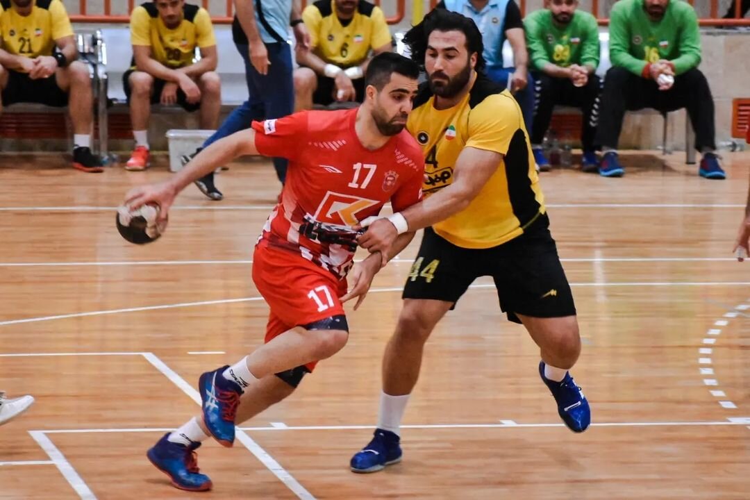 مسابقات جهانی هندبال برای بازیکنان سکوی پرش است/اسپانسر قوی در لیگ ایران کم داریم!