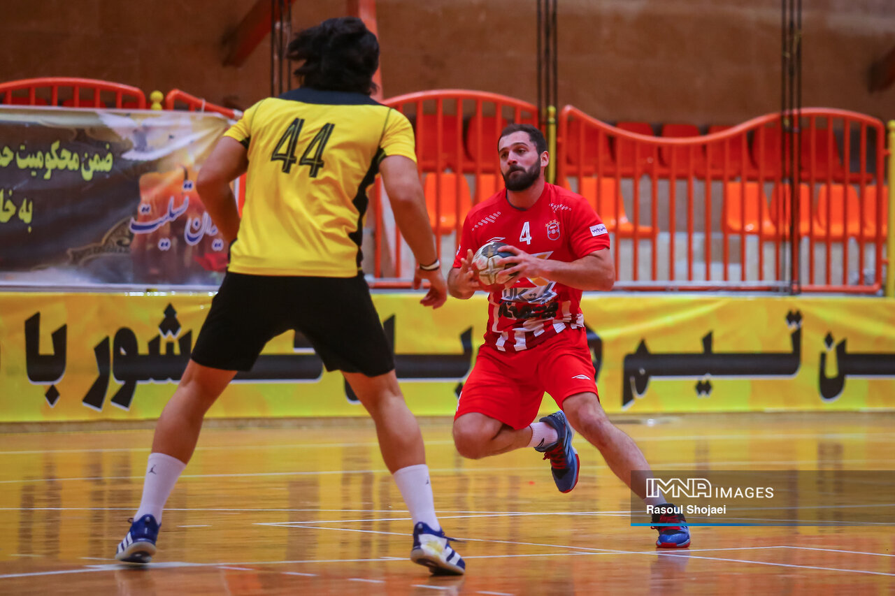مسابقات جهانی هندبال برای بازیکنان سکوی پرش است/اسپانسر قوی در لیگ ایران کم داریم!