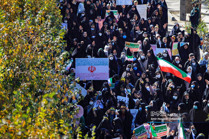 پشتوانه مردمی، عامل پیروزی و تداوم انقلاب اسلامی
