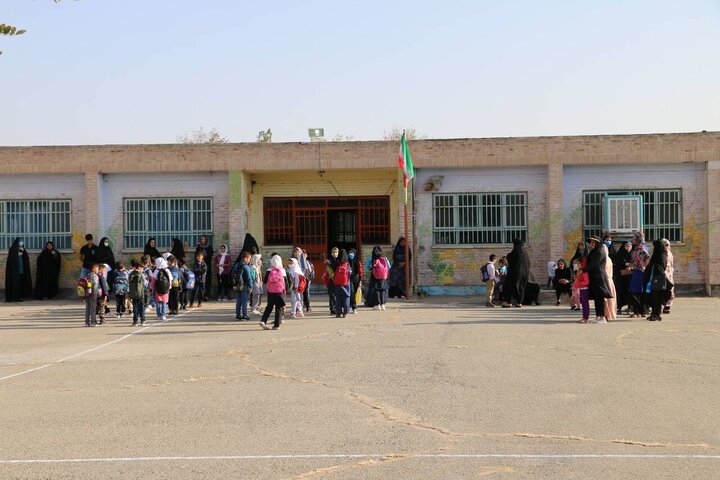 تعدادی از مدارس شهرستان کیار در شرف تعطیلی است