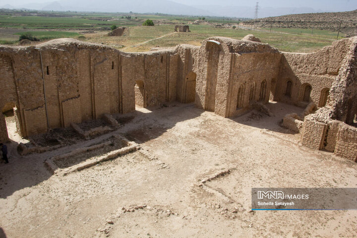 کاخ آتشکده فیروزآباد فارس