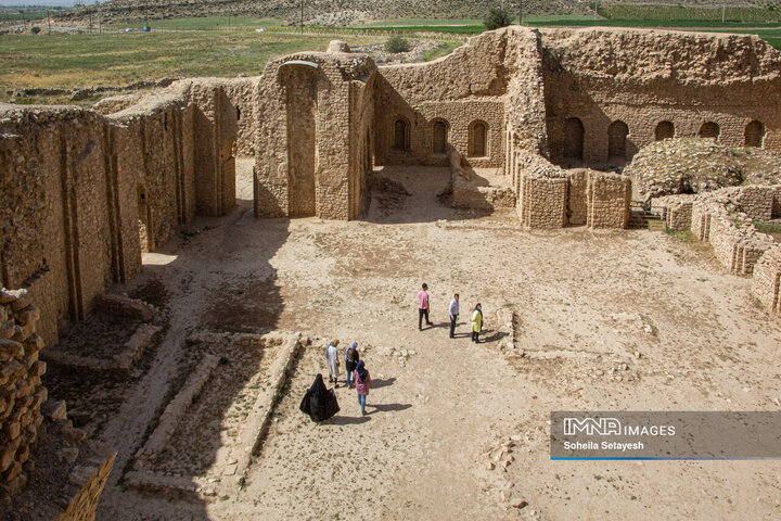 کاخ آتشکده فیروزآباد فارس