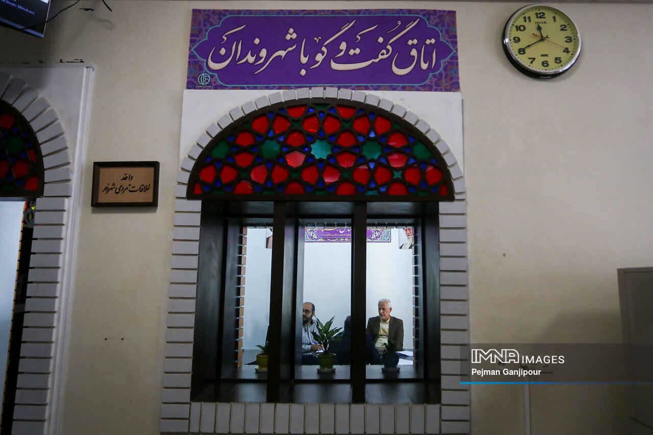 روایتی از «اتاق گفت‌وگوی» شهردار اصفهان با شهروندان