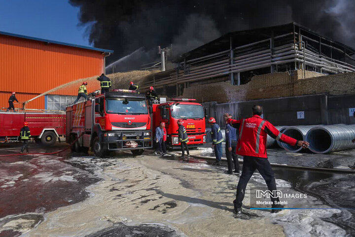 آتش‌سوزی در کارخانه تولید روانکارهای صنعتی
