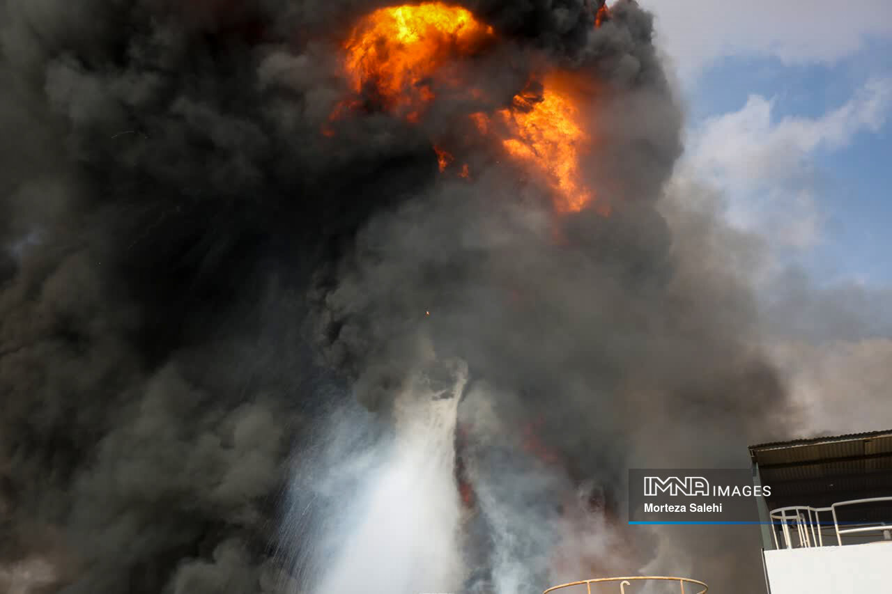 آتش‌سوزی گسترده در مجموعه قدیمی پارک آبی خلیج‌فارس قشم