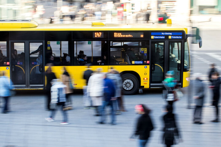 چگونه می‌توان شهرنشینان را به تردد با وسایل نقلیه عمومی سوق داد؟