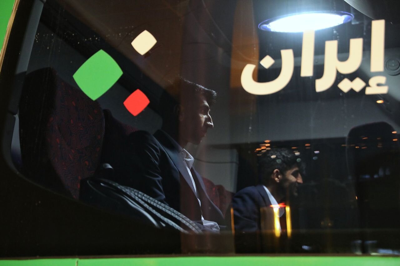 کاروان تیم ملی با استقبال ایرانیهای مقیم قطر وارد دوحه شد+ عکس و فیلم