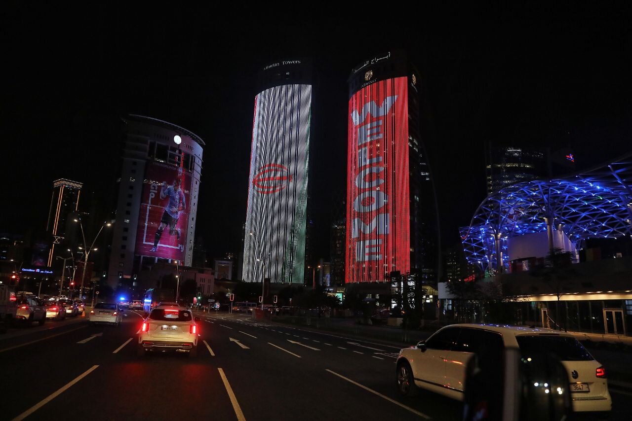 کاروان تیم ملی با استقبال ایرانیهای مقیم قطر وارد دوحه شد+ عکس و فیلم