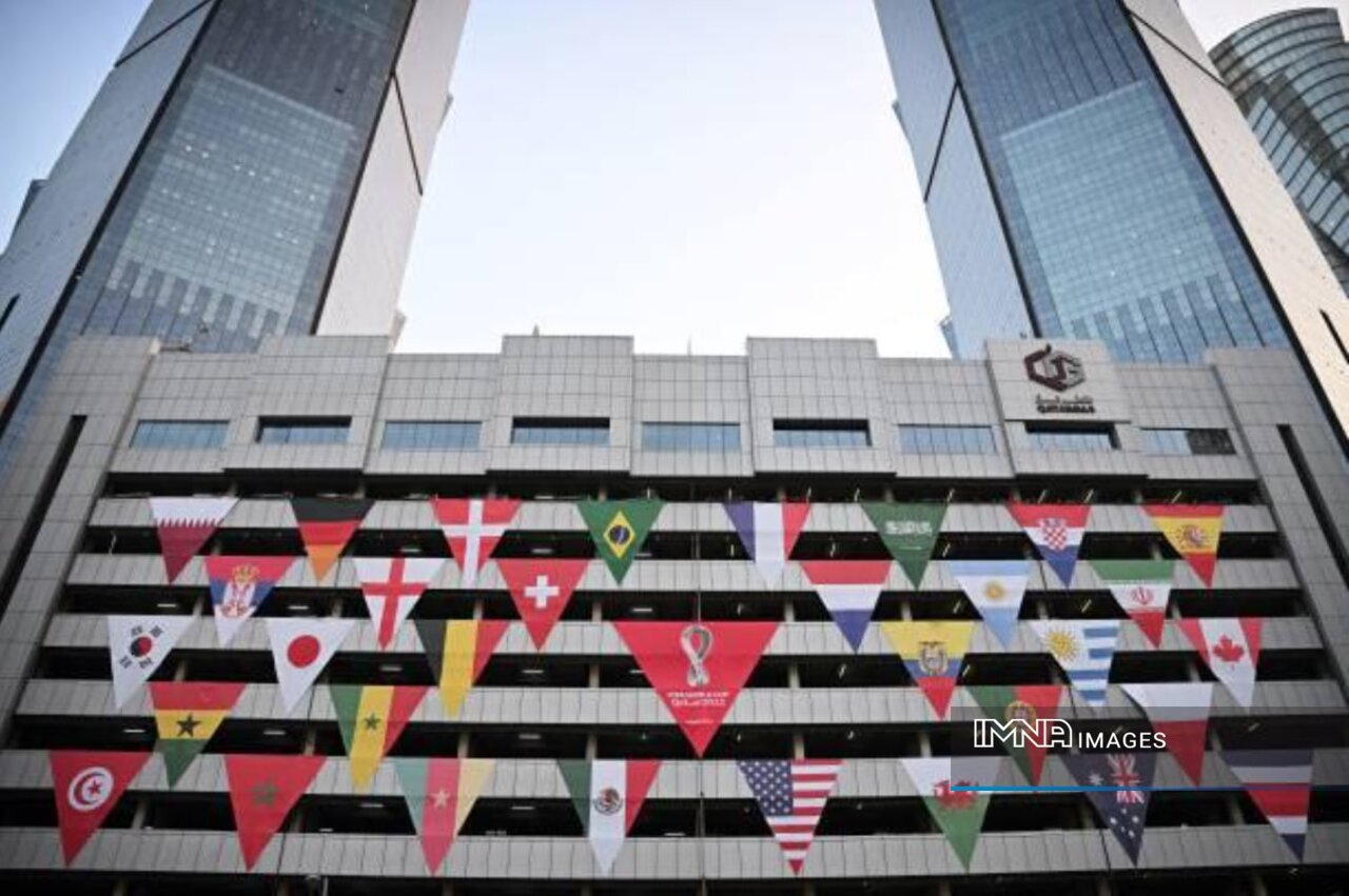 نمایش پرچم کشورهای شرکت‌کننده جام‌جهانی در خیابان‌های دوحه+ عکس