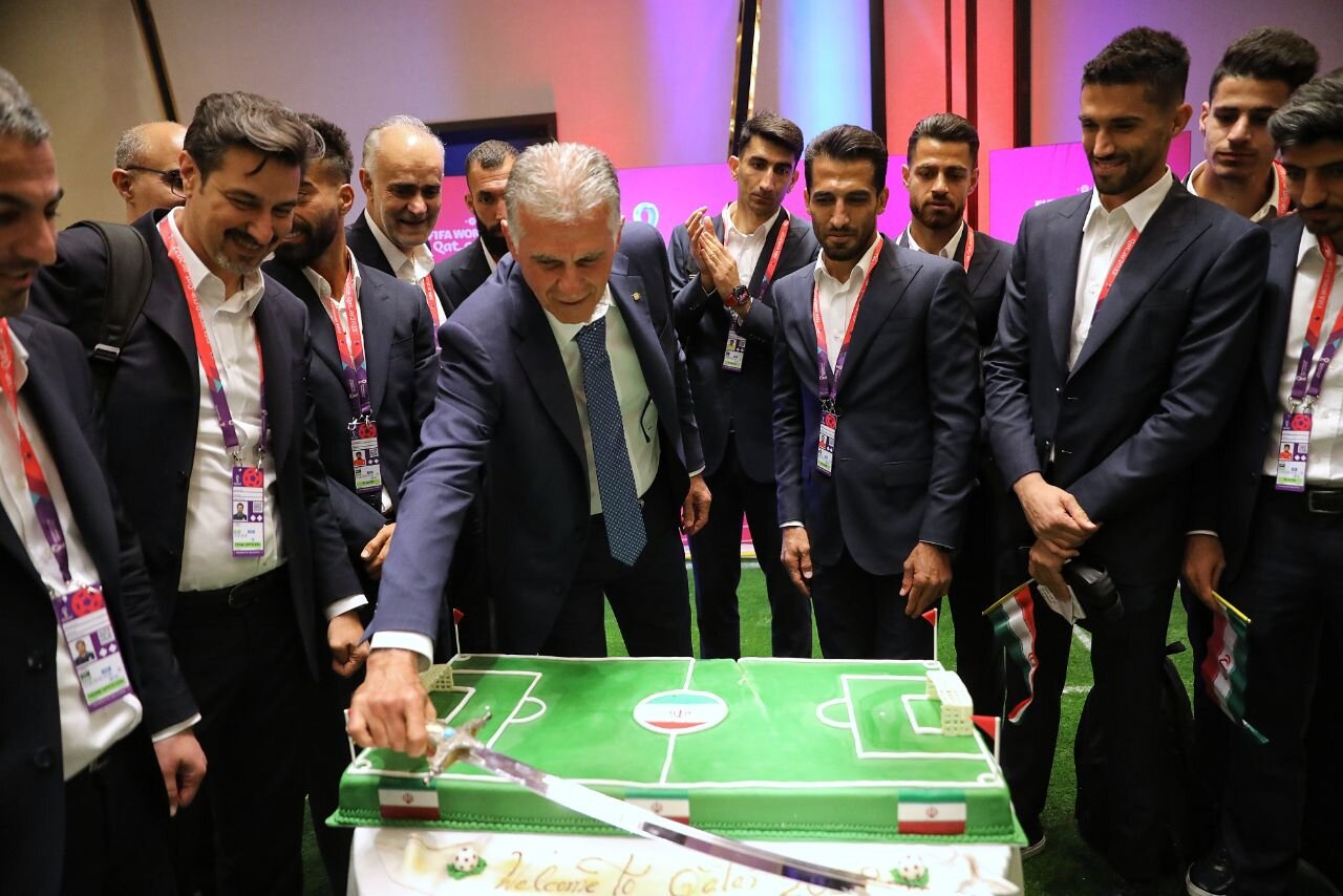 کیروش در قطر شمشیرش را از رو بست!+عکس