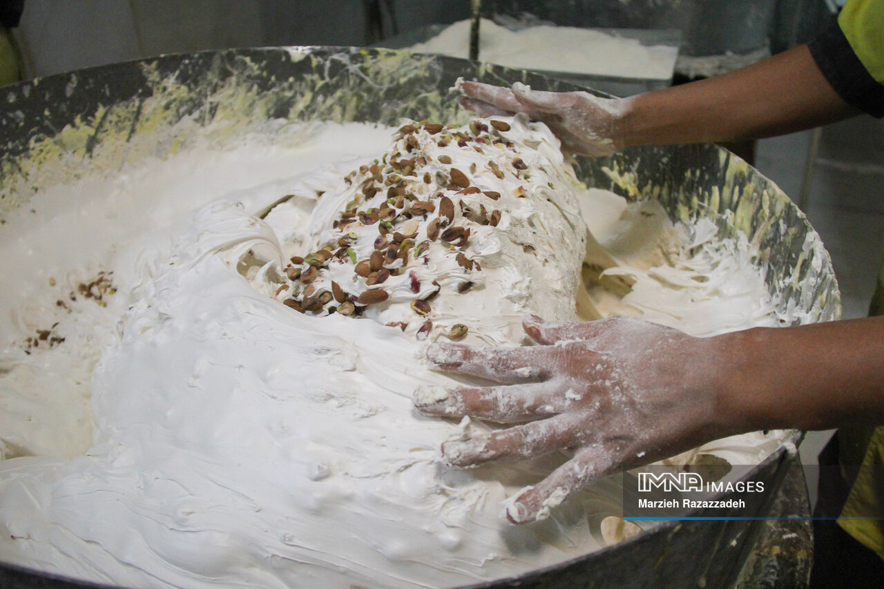 عطری از گلاب، طعمی از تاریخ