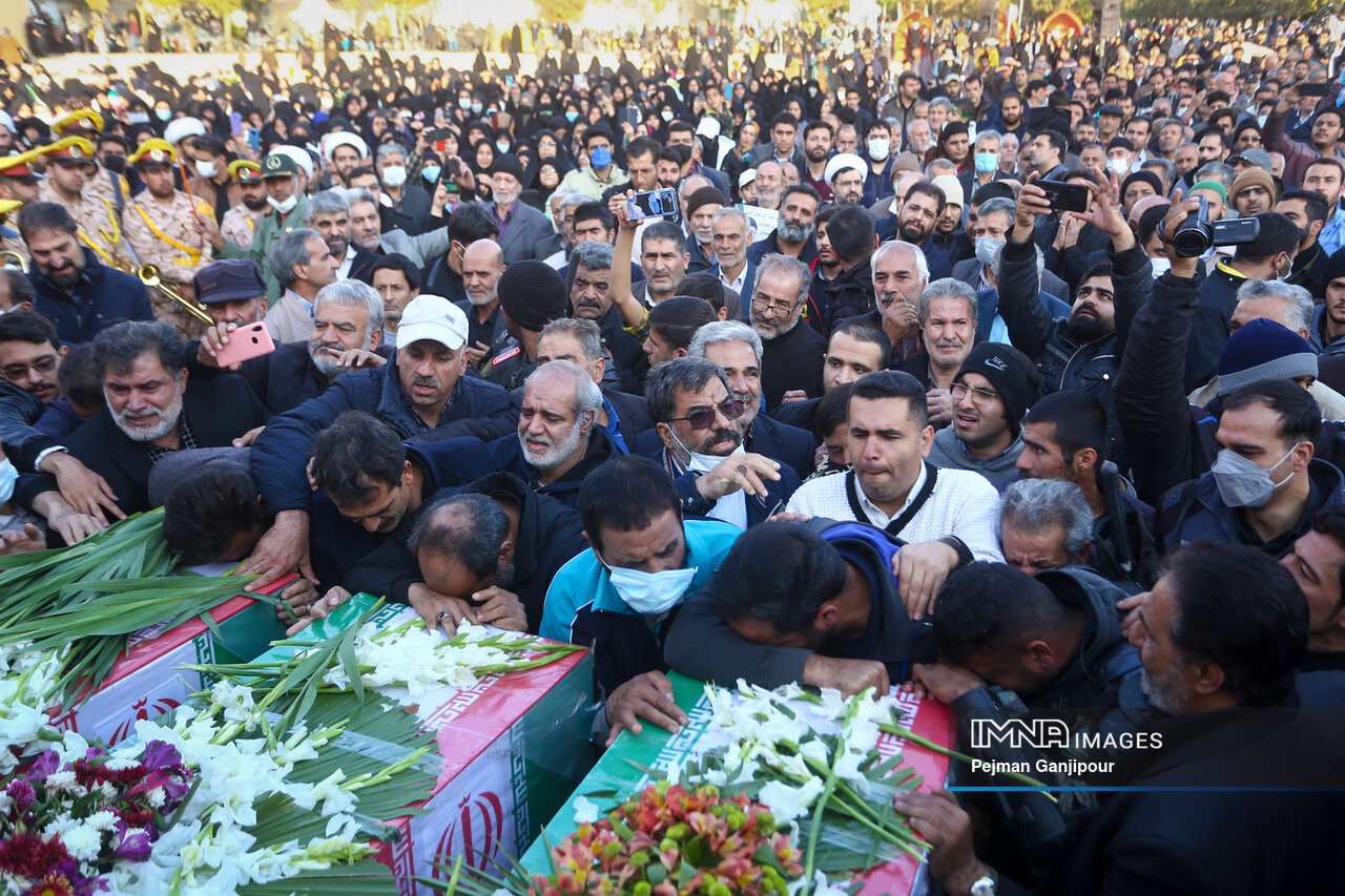 ضدانقلاب برای چه کسانی جنجالآفرینی میکند؟ / مطالبه مردم مجازات عاملان حادثه تروریستی است