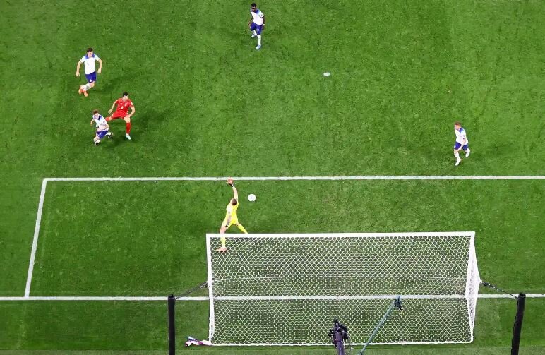 ولز _ ایران/ امید، پشت دیوار سرخ اژدها