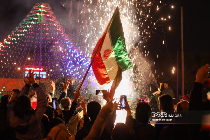 شادی مردم اصفهان پس از پیروزی تیم ایران برابر ولز+عکس و فیلم