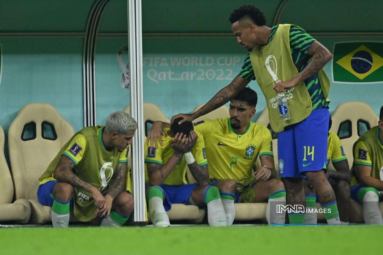 چهره مغموم نیمار پس از مصدومیت شدید/ خداحافظی زودهنگام ستاره برزیلی با جامجهانی؟+عکس