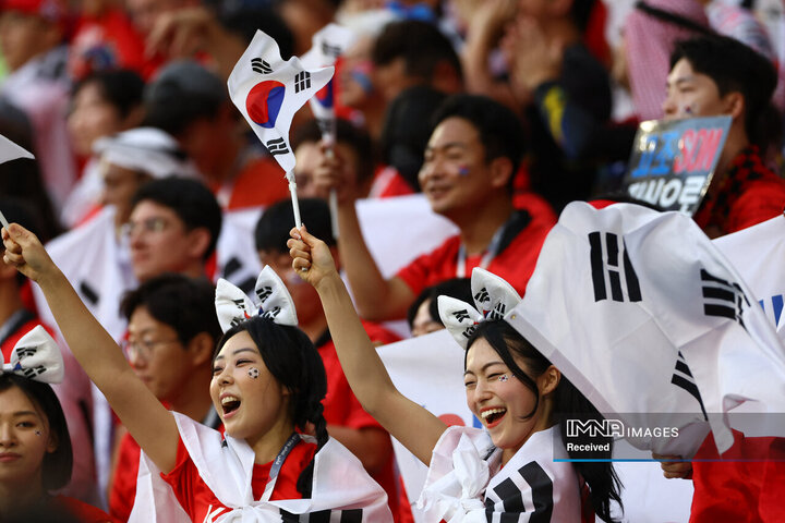 هواداران کره جنوبی قبل از شروع بازی
