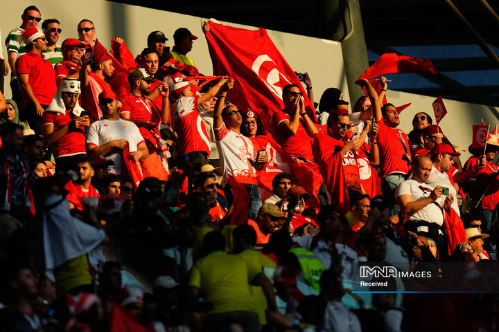 هواداران تونسی در حال تشویق تیم تونس