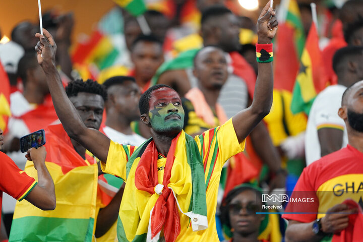 تشویق هواداران غنا قبل از شروع مسابقه