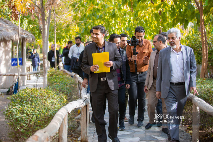 بازدید شرکت کنندگان در نشست تخصصی باغ‌های پرندگان کشور از باغ پرندگان اصفهان