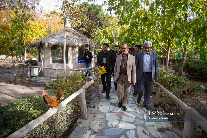 بازدید شرکت کنندگان در نشست تخصصی باغ‌های پرندگان کشور از باغ پرندگان اصفهان