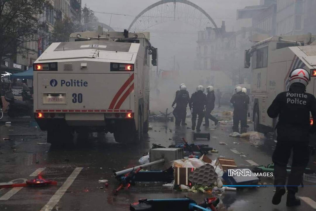 خیابان‌های بروکسل پس از شکست بلژیک به آتش کشیده شد!+عکس