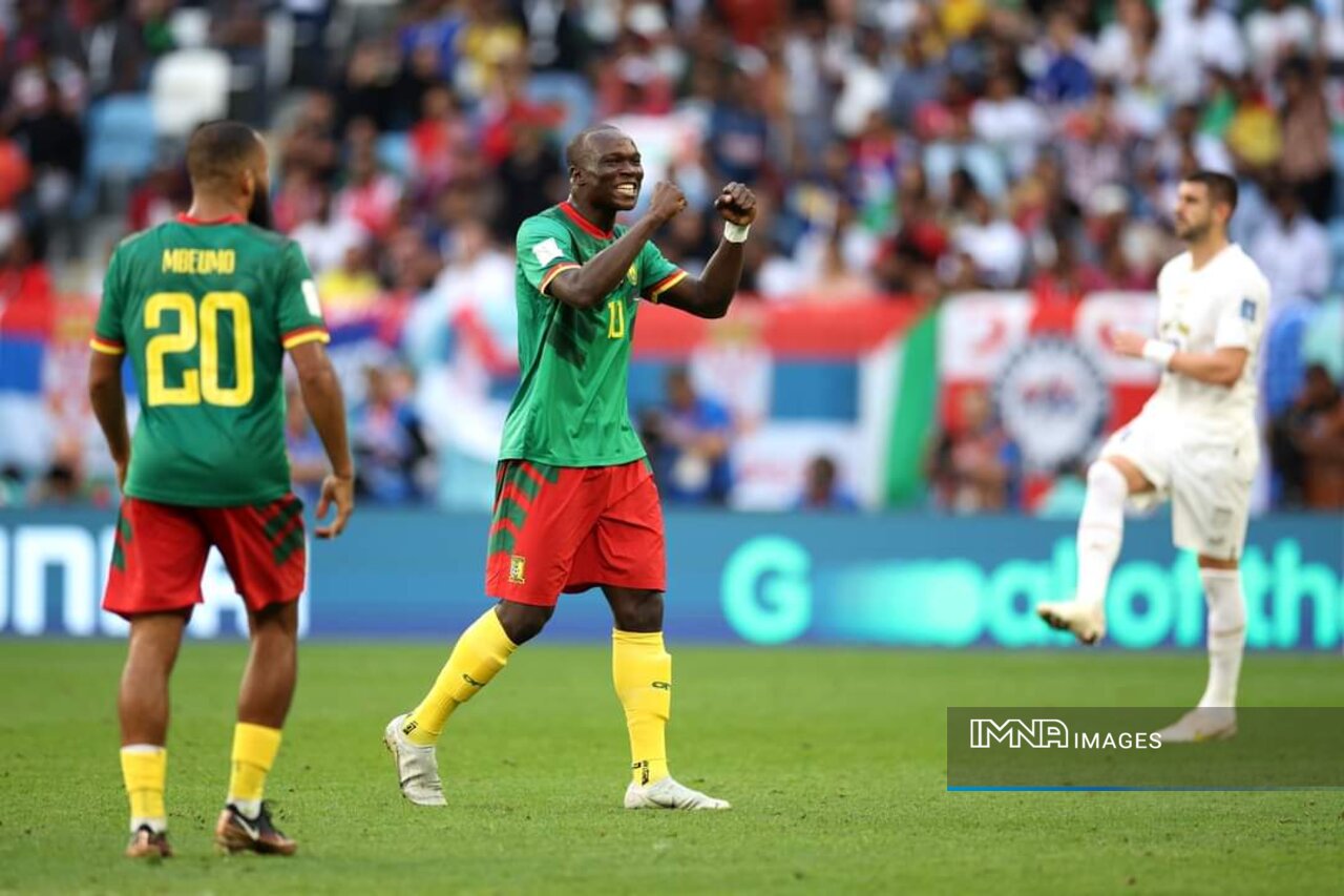 جایزه بهترین بازیکن دیدار صربستان - کامرون در دستان وینسنت ابوباکار + عکس