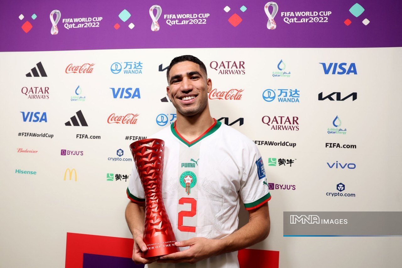 اشرف حکیمی برنده جایزه بهترین بازیکن مصاف مراکش و کانادا+عکس