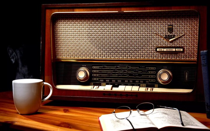 «رادیو انقلاب» آغاز به کار کرد
