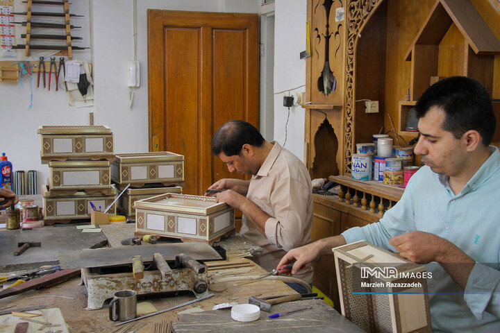 Khatamkari experts breathe new life into objects