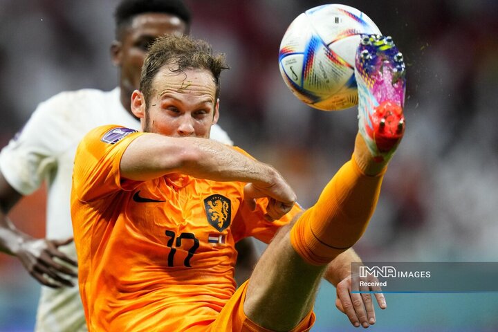 دیلی بلیند هافبک هلندی در جریان پیروزی 2-0 این تیم مقابل قطر 