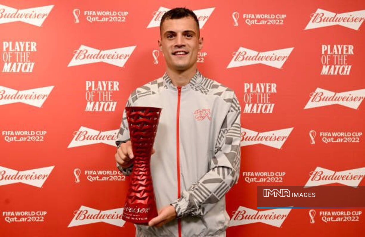 کاپیتان سوئیس برنده جایزه بهترین بازیکن دیدار با صربستان+عکس